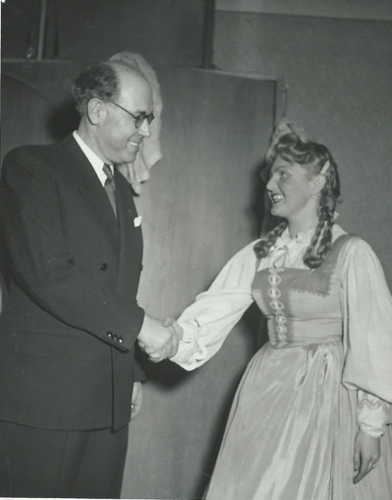 Greeting Eduska after the premiere of Csínom Palkó in Budapest (1951)